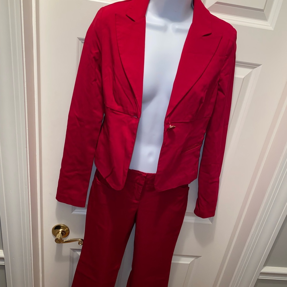 A. Byer 2 piece womens suit. Pre-owned great condition. A must see!